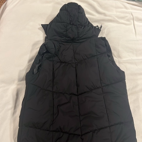 Stay Warm and Stylish with AVEC Les Filles vest with hoodie XL, Black - Picture 7 of 8